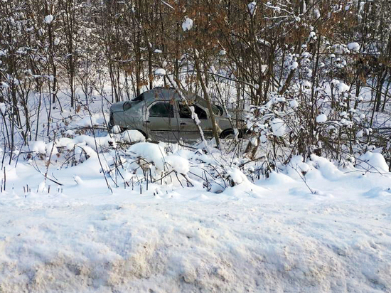 Легковой автомобиль с четырьмя девушками опрокинулся в Тульской области