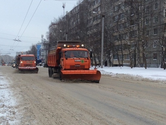 Кировские улицы от снега каждый день очищают до ста машин