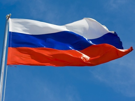 Адвокат о сожжении российского флага на камеру: девушкам грозит срок