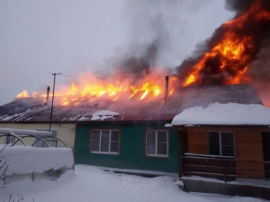 В Нововятском районе горит несколько домов