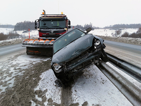 В Рязанской области на трассе М5 саратовец сбил дорожников