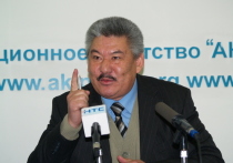 Экс-генпрокурор Азимбек Бекназаров пояснил свое заявление по поводу отказа Кыргызстана от русского языка, и рассказал о том, что на самом деле необходимо вынести на ближайший референдум