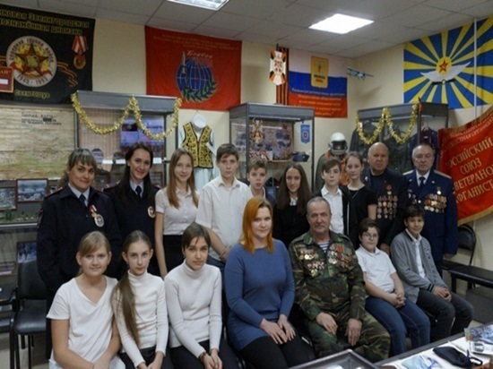 В Ростове транспортные полицейские организовали «Урок мужества» для школьников