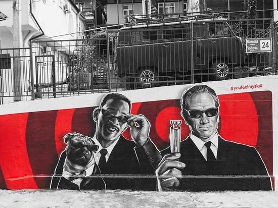 В Сочи уличные художники изобразили «стиратель памяти» на месте закрашенного граффити