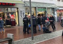 Во вторник вечером в Харбурге, одном из районов немецкого Гамбурга, в пешеходной зоне был обнаружен окровавленный человек