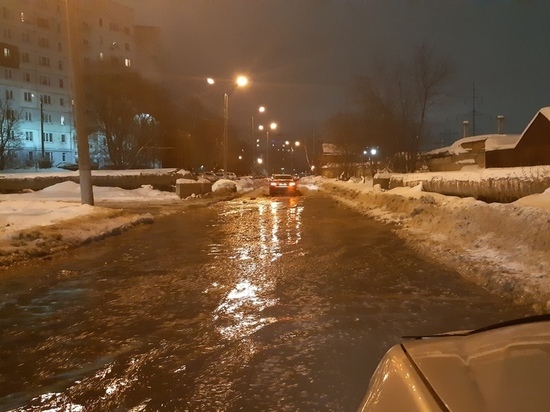 В Пролетарском районе Тулы прорвало трубу