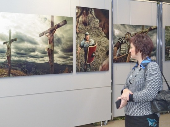 В Смоленске в КВЦ открылась фотовыставка "Простые святые"