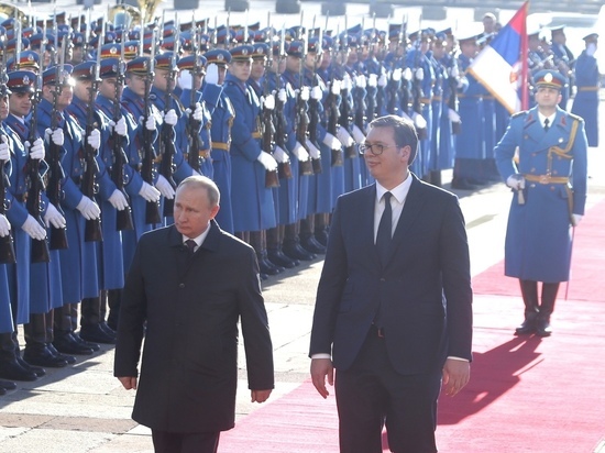 Вучич с ротой почетного караула встретил Путина в Белграде
