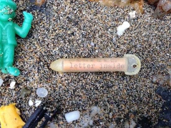 На пляже Абу-Даби найдено послание мурманских ученых