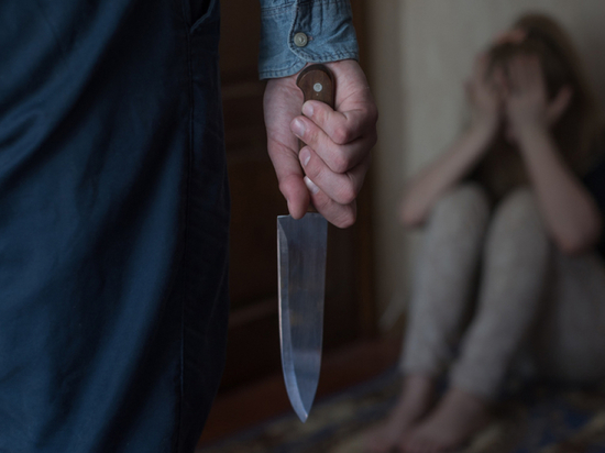 Житель Соль-Илецка угрожал жене, что зарежет ее кухонным ножом