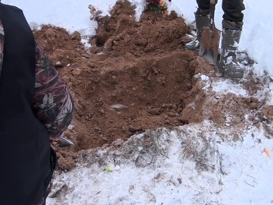 В Тверской области в чужой могиле нашли застреленного мужчину
