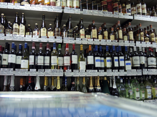В Госдуме хотят убрать алкоголь и сигареты из продуктовых магазинов