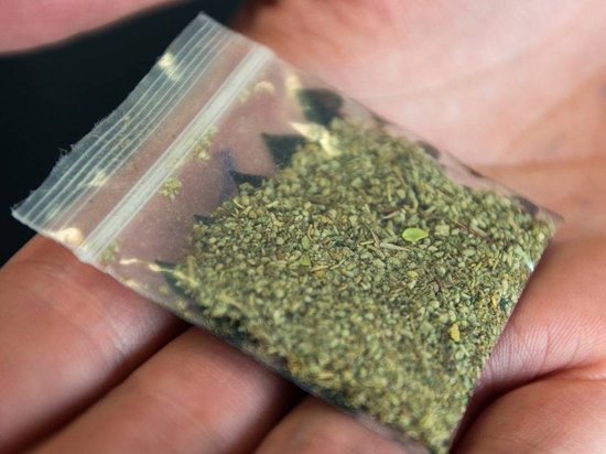 В Моршанске у мужчины в багажнике автомобиля полицейские нашли свертки с марихуаной