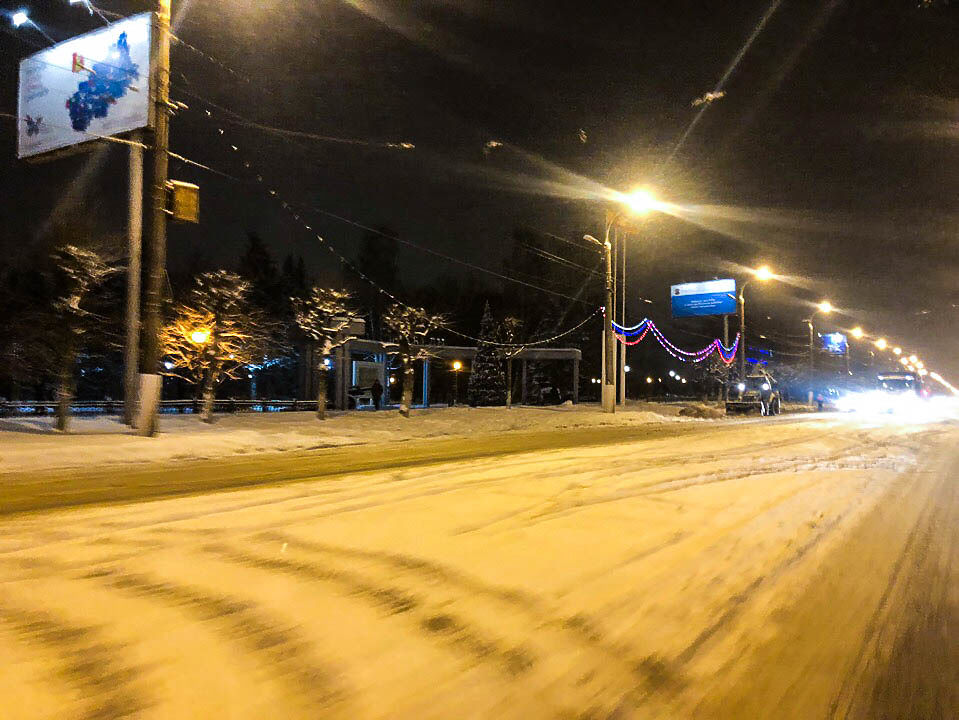 Улицы Твери завалило снегом в крещенскую ночь