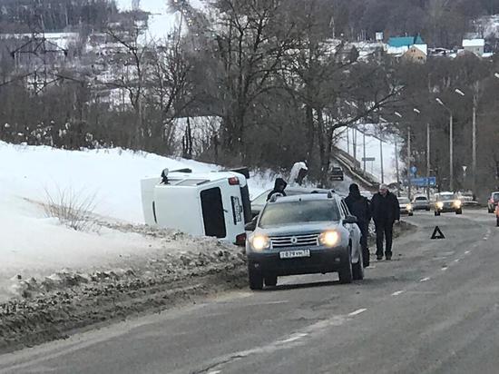 Авария на Калужском шоссе в Туле: "Нива" отправилась в кювет