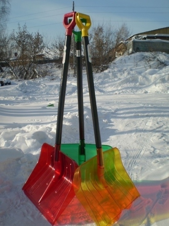 В Тверской области молодёжь решила, что лопата снега лучше бега