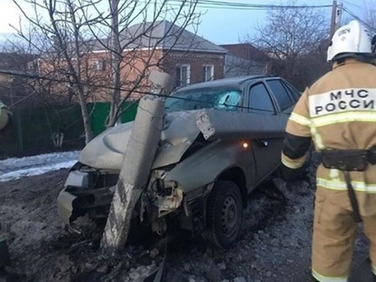   В Азовском районе водитель иномарки снес опору ЛЭП