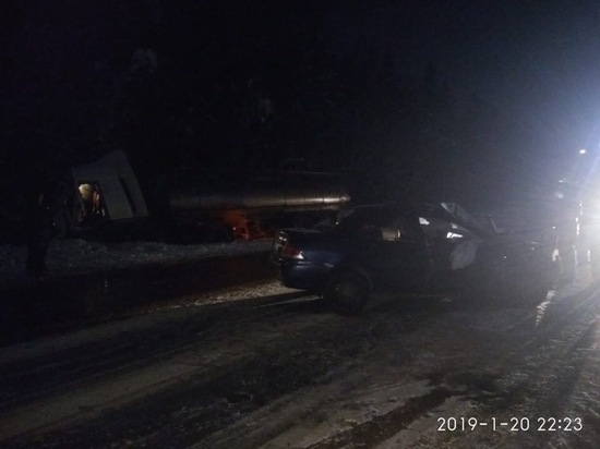 Водитель погиб, попытавшись обогнать грузовик в Тверской области