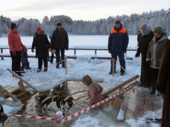 Восемь тысяч человек смыли грехи в Архангельской области