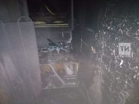 Пять человек вывели из задымленных квартир пожарные Казани