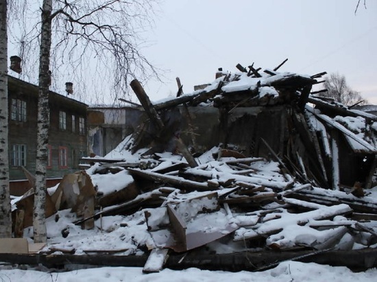 Огонь в помощь: в этом году власти Архангельска обещают снести 60 деревяшек