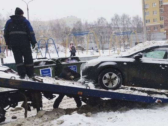 В Чебоксарах вывезли более полусотни машин, мешающих уборке снега