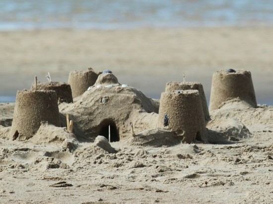 На Боракае пригрозили тюрьмой за песчаные замки