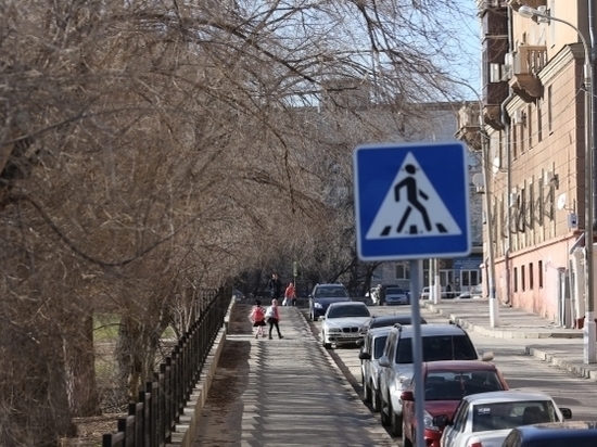 В Волгограде полиция ищет легковушку, сбившую женщину