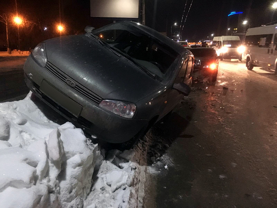 В Рязани при столкновении «девятки» и «Калины» пострадали водители