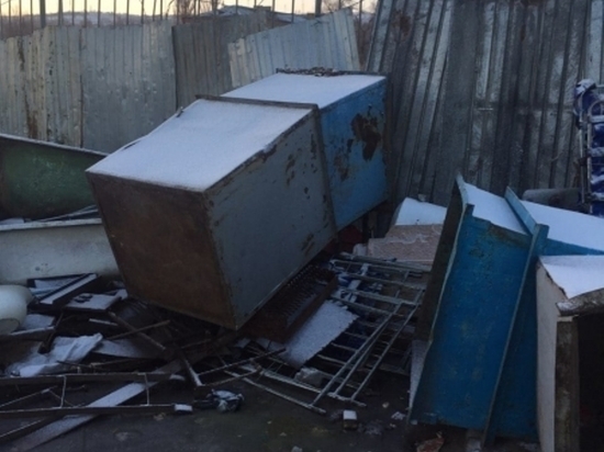 Волгоградцы сдавали мусорные контейнеры на металлолом
