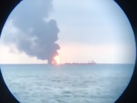 Горящий в Черном море танкер начал дрейфовать к берегам России