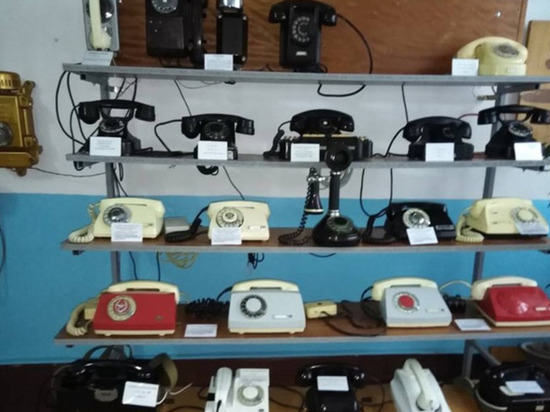Житель Калмыкии собрал коллекцию старинных телефонов