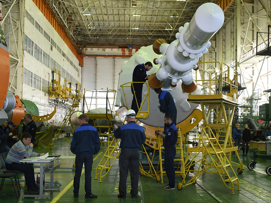 Совет директоров Роскосмоса решил сменить гендиректора предприятия, где собирался корабль «Союз-МС-09»