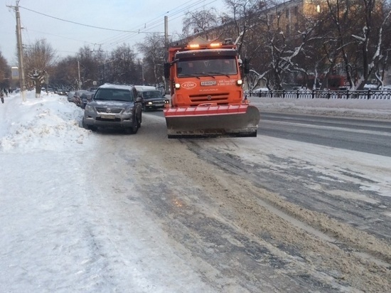 За ночь с улиц Кирова вывезли более 11 тысяч кубометров снега