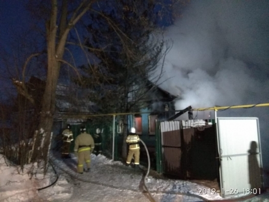 В Екатеринбурге мужчина спас из горящего дома трех детей