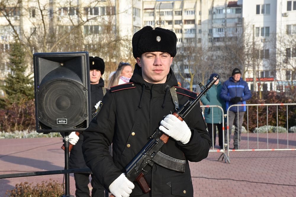 "Вежливые люди" в Крыму наблюдали за присягой юных армейцев 