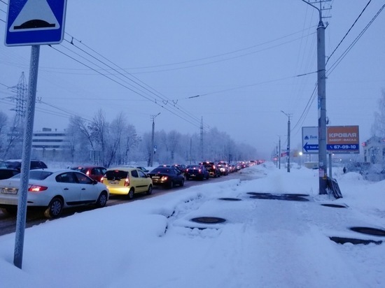 В Смоленске из-за аварии утром стояло Краснинское шоссе