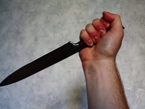 В Жирновске мужчина заколол жену ножом и сам зарезался ножницами