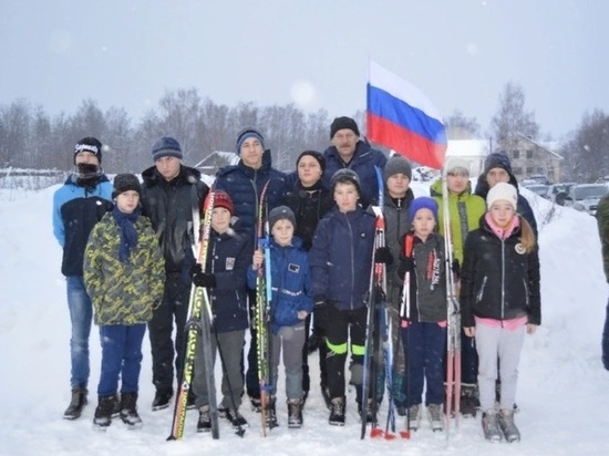 Десятки жителей Андреаполя встали на лыжи возле Имения
