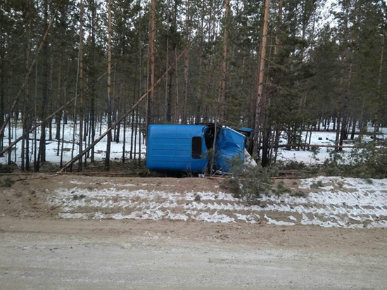 В Бурятии опрокинулся внедорожник, водитель госпитализирован