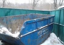 Мусорным контейнером насмерть придавило гастарбайтера на юго-западе Москвы