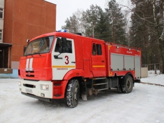 Из горящей квартиры на Юрьева в Смоленске пожарные спасли мужчину