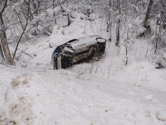 Автомобиль опрокинулся в кювет в Тверской области, есть пострадавший