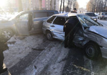 В четверг, 31 января, примерно в 16:00 возле дома № 51 на улице Гагарина в Кемерове произошло столкновение двух легковушек