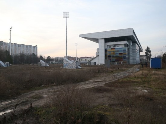 В Краснодаре начали сносить 12-летний забор вокруг стадиона «Динамо»
