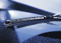 Установка на автомобиль стеклоочистителей по сезону важна не менее, чем своевременная замена покрышек и деталей тормозной системы