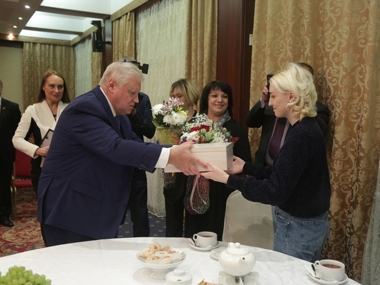 В Ярославле лидер справедливороссов вручил подарки и пообщался с губернатором