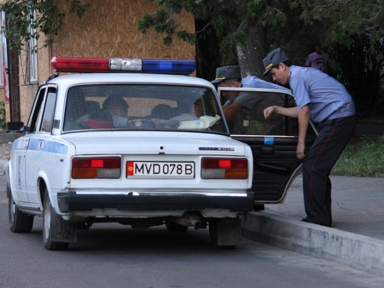 В каких правонарушениях и преступлениях замешаны милиционеры Кыргызстана?