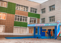 Громкий скандал набирает обороты в Якутии, где столкнулись интересы родителей русскоязычных детей и учащихся школы "Айыы Кыhата"