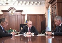 Россия в ответ на действия США приостанавливает участие в Договоре о ракетах средней и малой дальности, заявил президент России